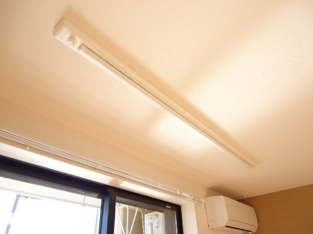 物件内観写真11　(室内物干し)