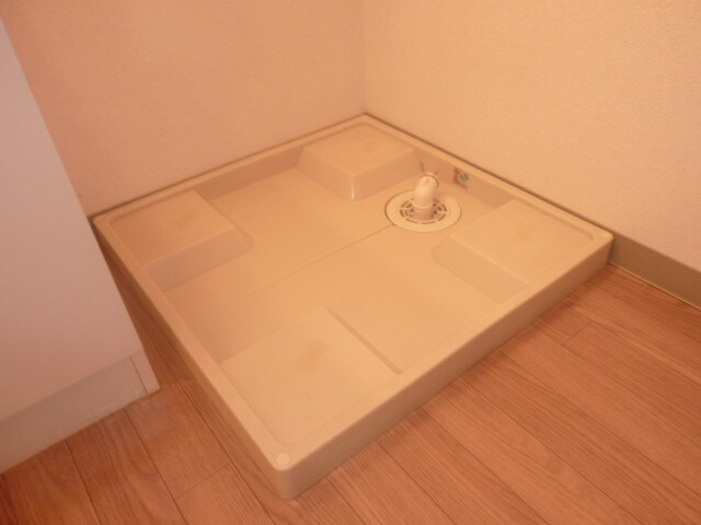 物件内観写真16　(洗濯機置場)