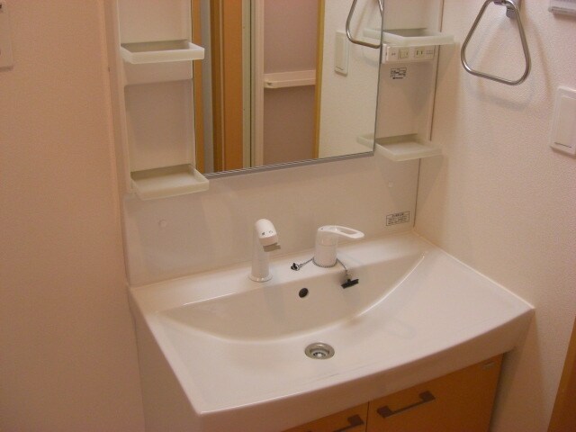 物件内観写真11　(シャワー付トイレ)