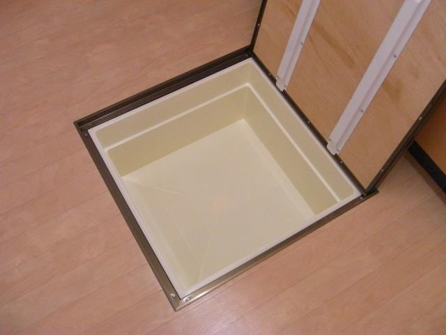 物件内観写真23　(床下収納)