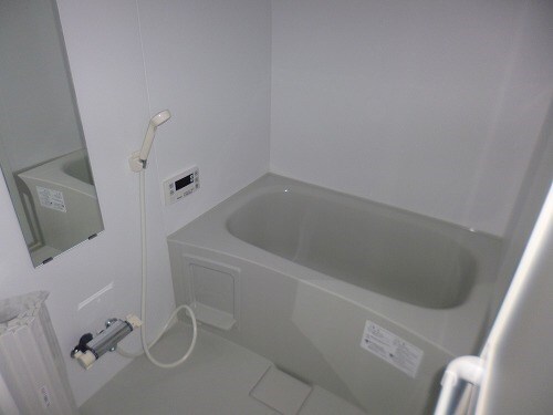 物件内観写真7　(追い焚き機能付き浴室)