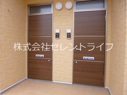 物件内観写真11　(玄関前)