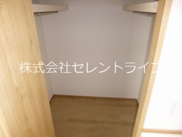 収納(洋室：ウォークインクローゼット内部（正面）)
