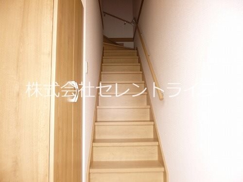 物件内観写真24　(室内階段)
