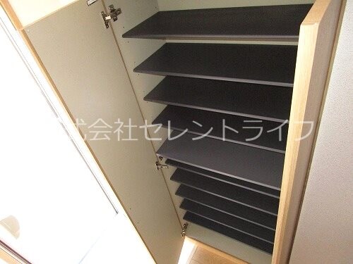 物件内観写真24　(トールシューズボックス内部)