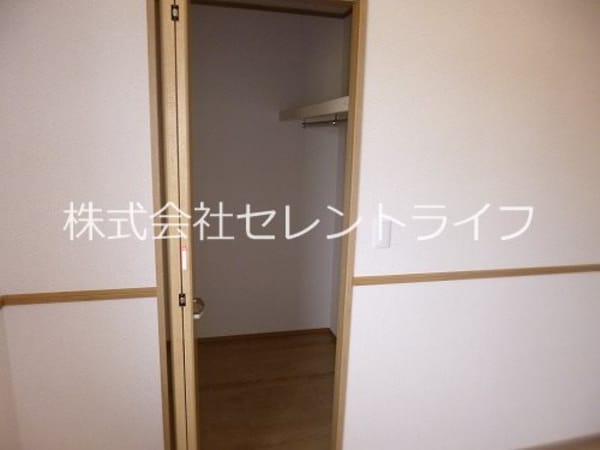 収納(洋室：ウォークインクローゼット内部（右側）)