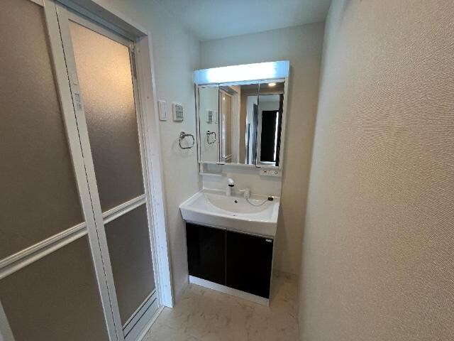 物件内観写真4　(洗髪洗面化粧台)