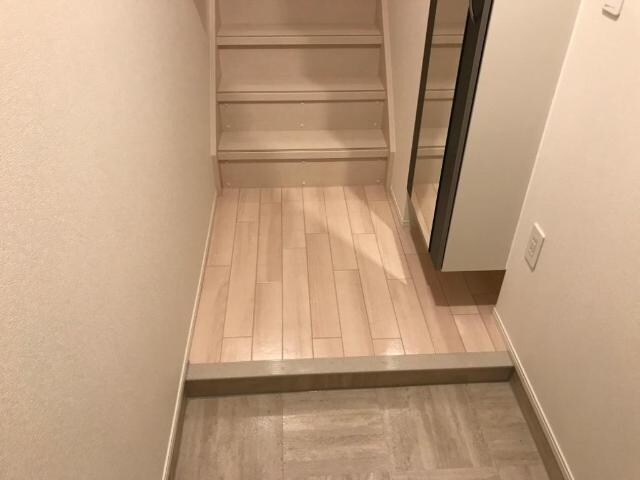 物件内観写真9　(玄関)