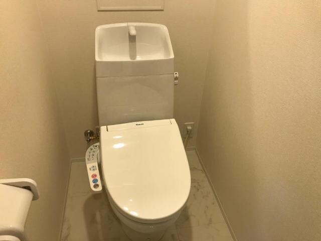 物件内観写真11　(シャワー付トイレ)