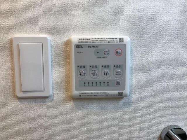 物件内観写真25　(浴室乾燥機パネル)