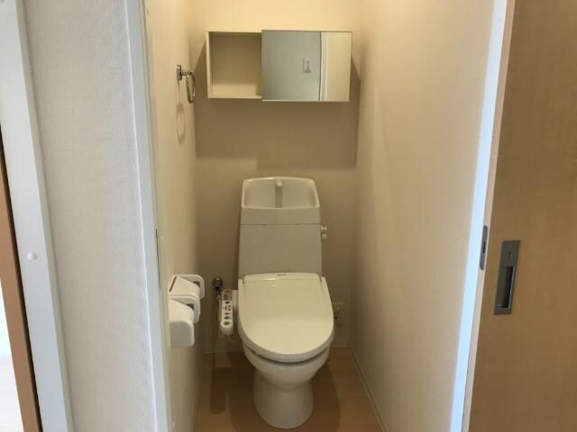 物件内観写真11　(シャワー付トイレ)