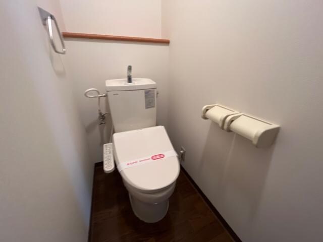 物件内観写真11　(シャワー付トイレ)