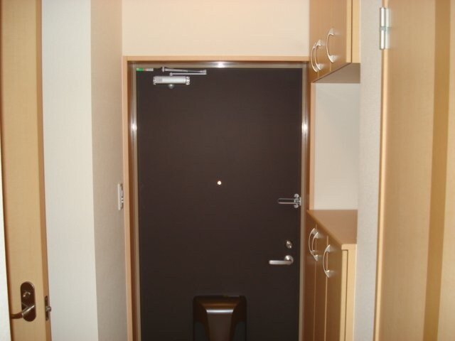 物件内観写真9　(玄関)