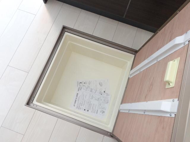 物件内観写真19　(床下収納)