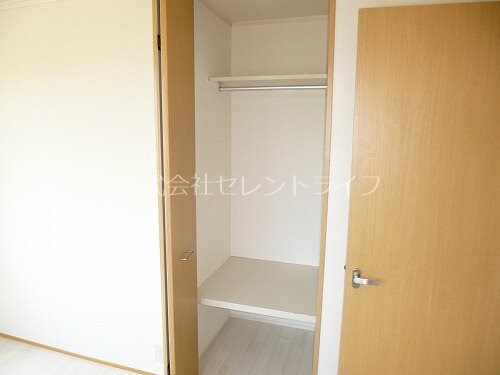 物件内観写真18　(北側洋室収納)