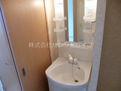 物件内観写真30　(シャワー付き洗面化粧台)