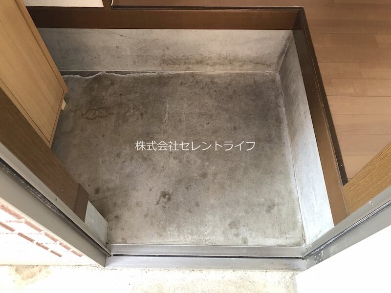 物件内観写真16　(玄関内部)