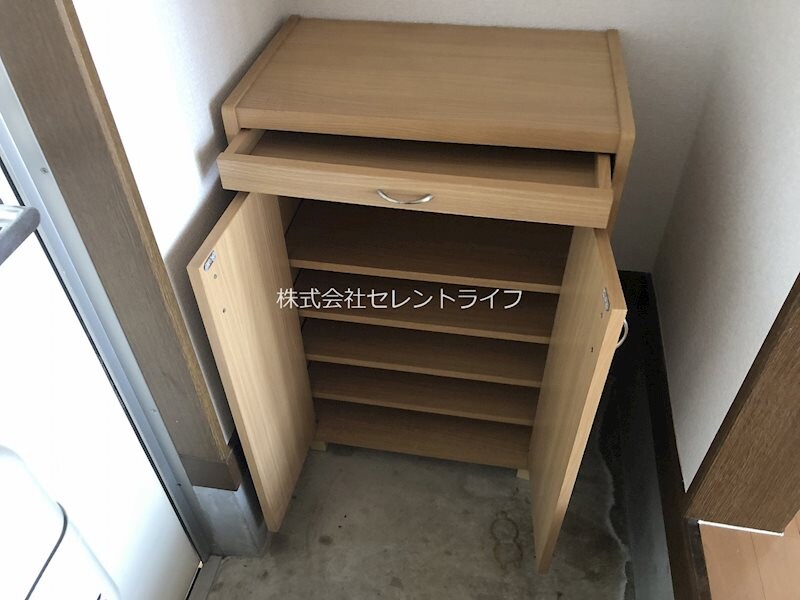 物件内観写真21　(シューズボックス内部)