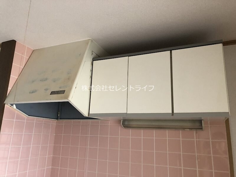 物件内観写真24　(キッチン上部収納棚)