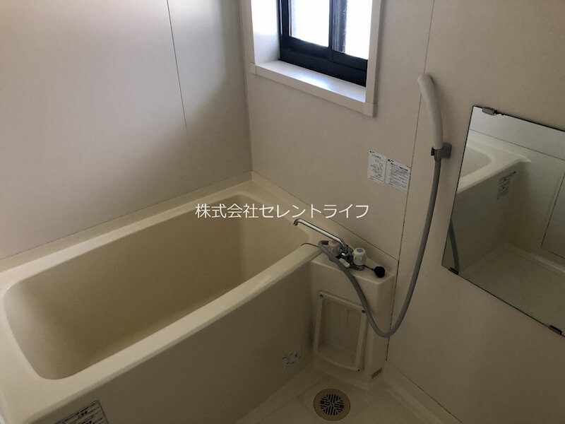 物件内観写真31　(小窓付き)