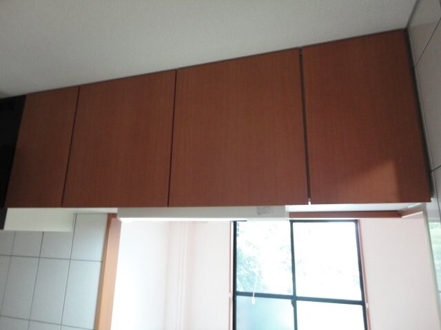 物件内観写真19　(キッチン上収納)
