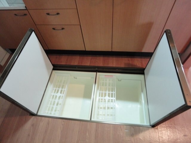 物件内観写真25　(床下収納)