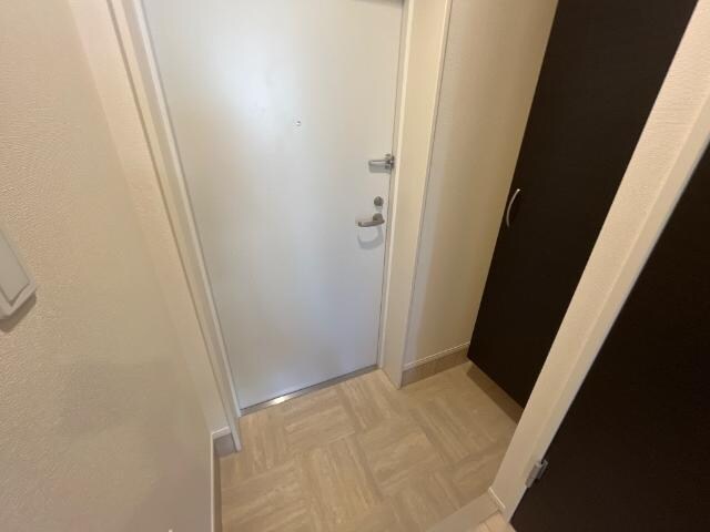 物件内観写真9　(玄関)