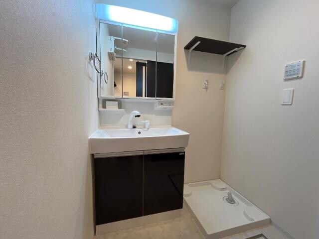 物件内観写真12　(洗髪洗面化粧台)