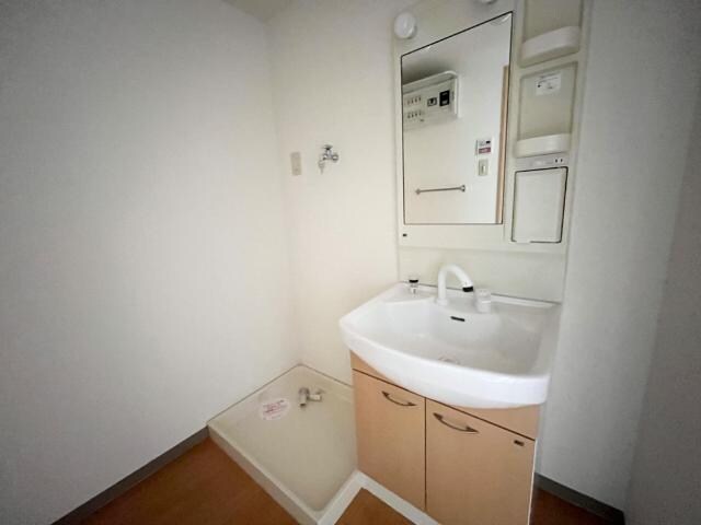 物件内観写真4　(洗髪洗面化粧台)