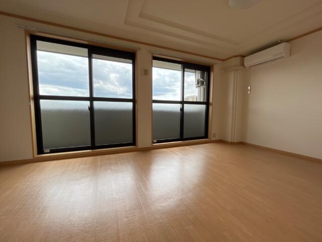 物件内観写真6　(リビング)