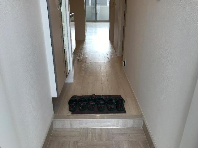 物件内観写真9　(玄関)