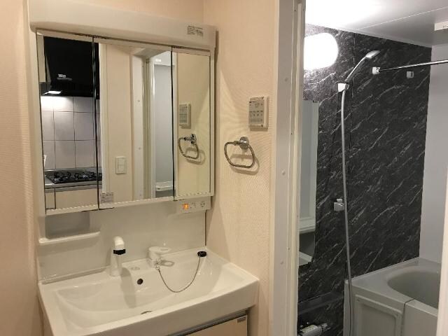 物件内観写真11　(洗面)