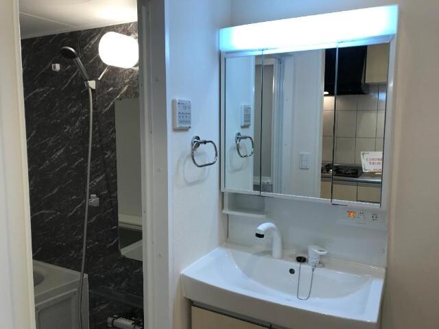 物件内観写真4　(洗髪洗面化粧台)