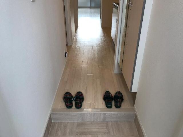 物件内観写真9　(玄関)