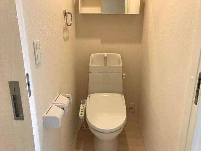 物件内観写真11　(シャワー付トイレ)