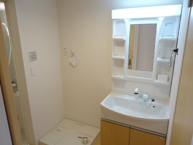 物件内観写真4　(洗髪洗面化粧台)