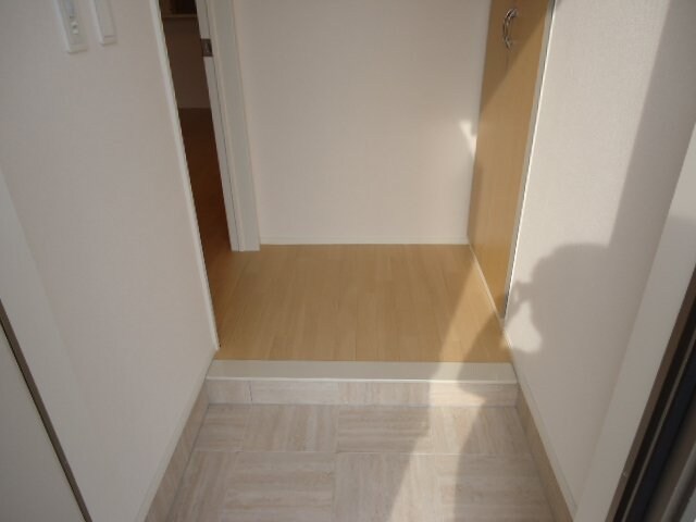 物件内観写真9　(玄関)