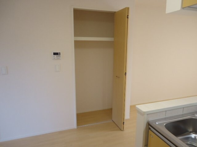 物件内観写真12　(収納)