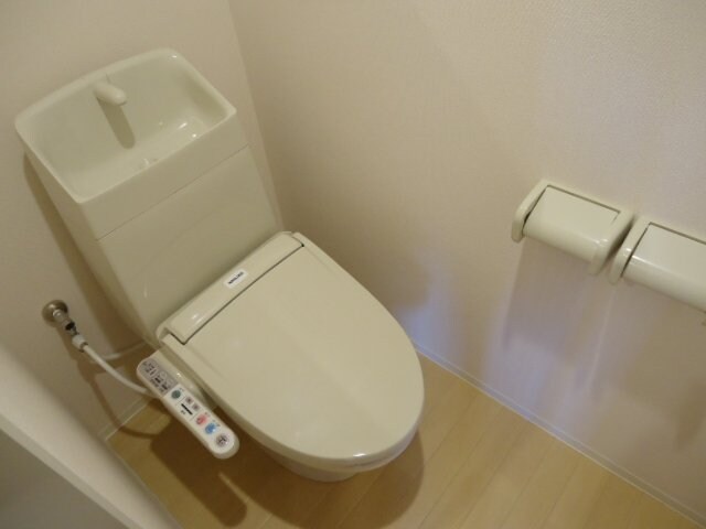 物件内観写真15　(シャワー付トイレ)