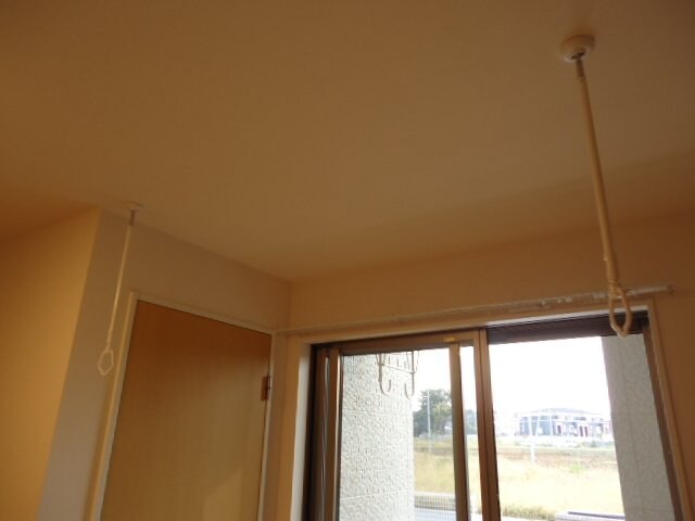 物件内観写真23　(室内物干し)