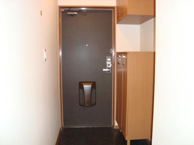 物件内観写真9　(玄関)