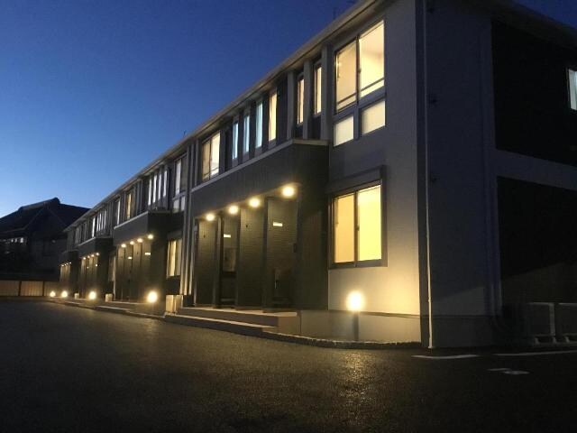 物件外観写真2　(外観写真（夜）)