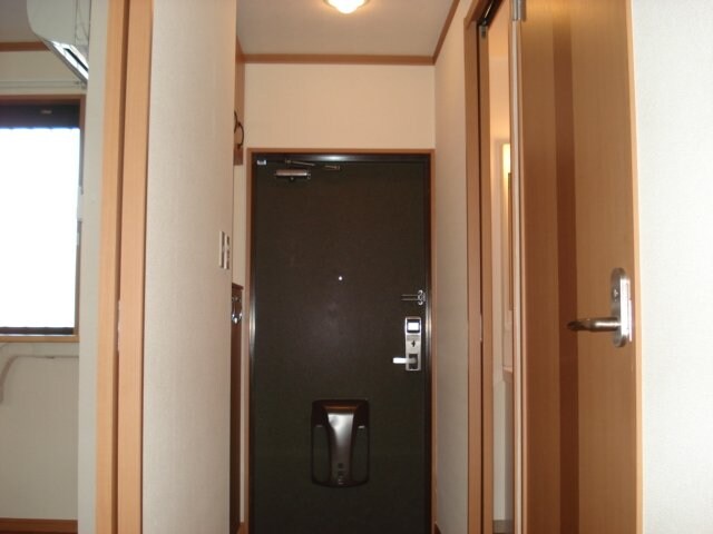 物件内観写真9　(玄関)