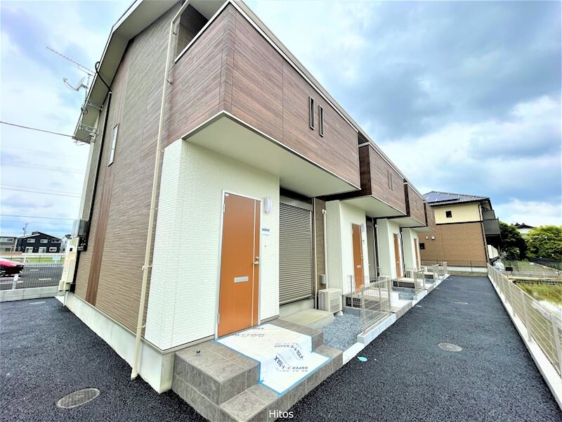 物件外観写真1　(1・2階併用のメゾネット物件です♪)