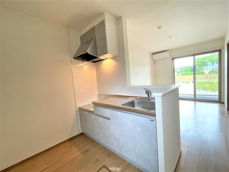 物件内観写真3　(おしゃべりしながら料理が出来る対面型キッチンです。)