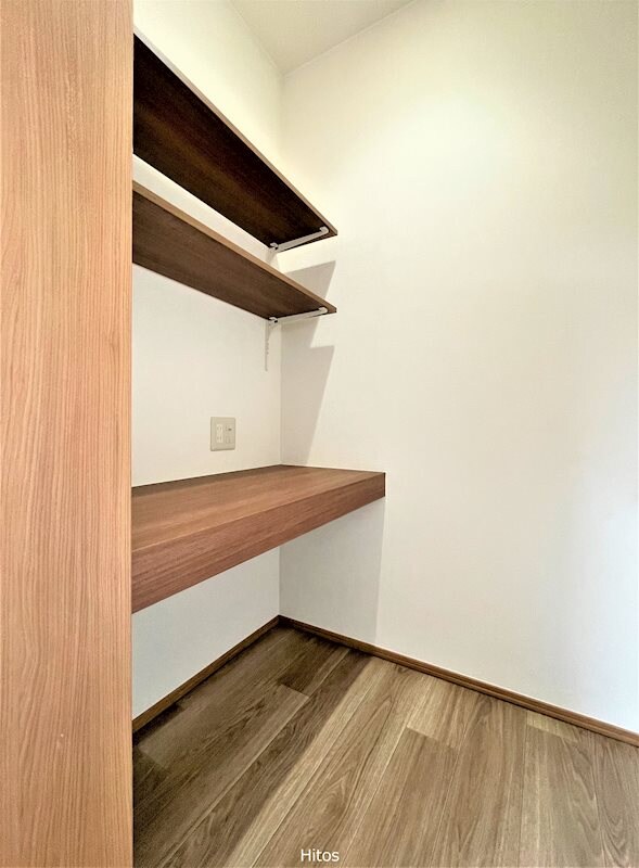 物件内観写真12　(書斎スペース。テレワークに最適。)