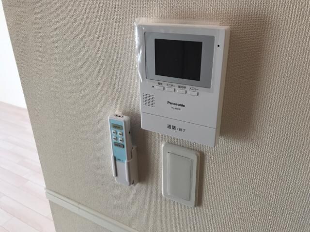 物件内観写真13　(カメラ付インターホン)