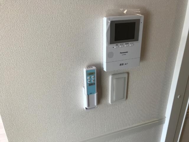 物件内観写真11　(カメラ付インターホン)