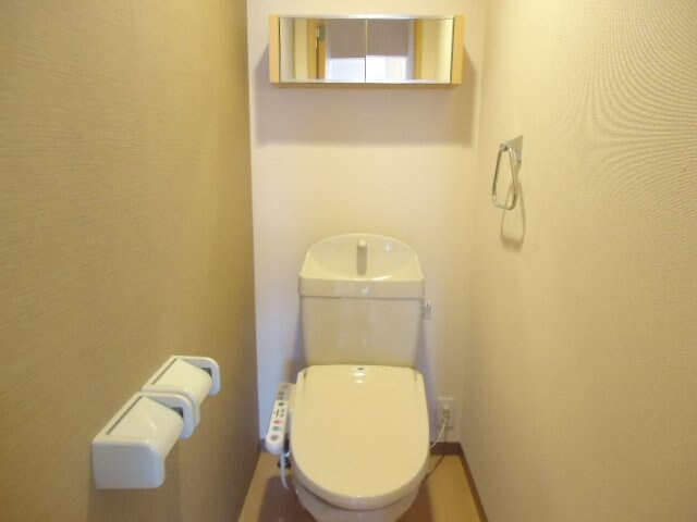 物件内観写真4　(シャワー付トイレ)