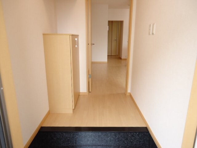 物件内観写真9　(玄関)